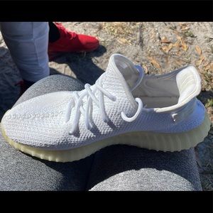Yeezys boost 350 V2
